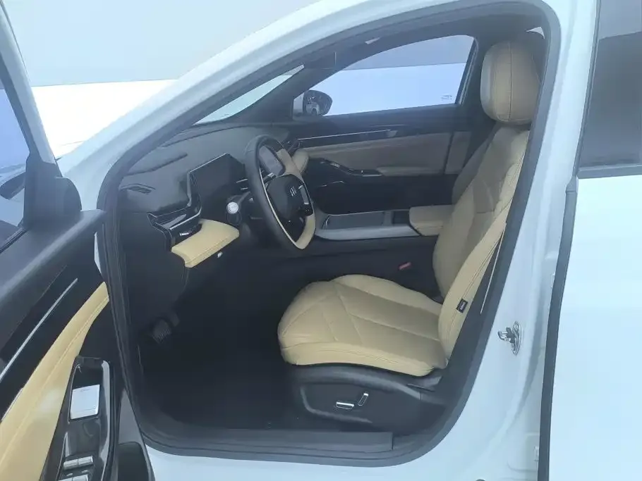 Geely Galaxy L6 — фото 7