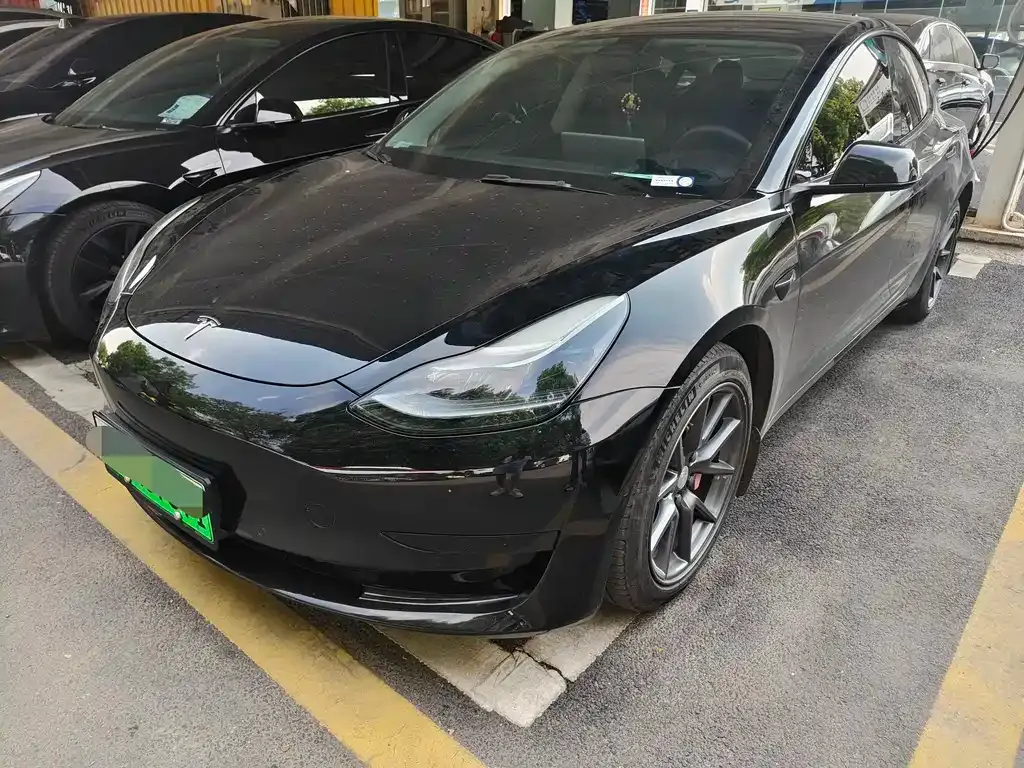 Tesla Model 3 — фото 5