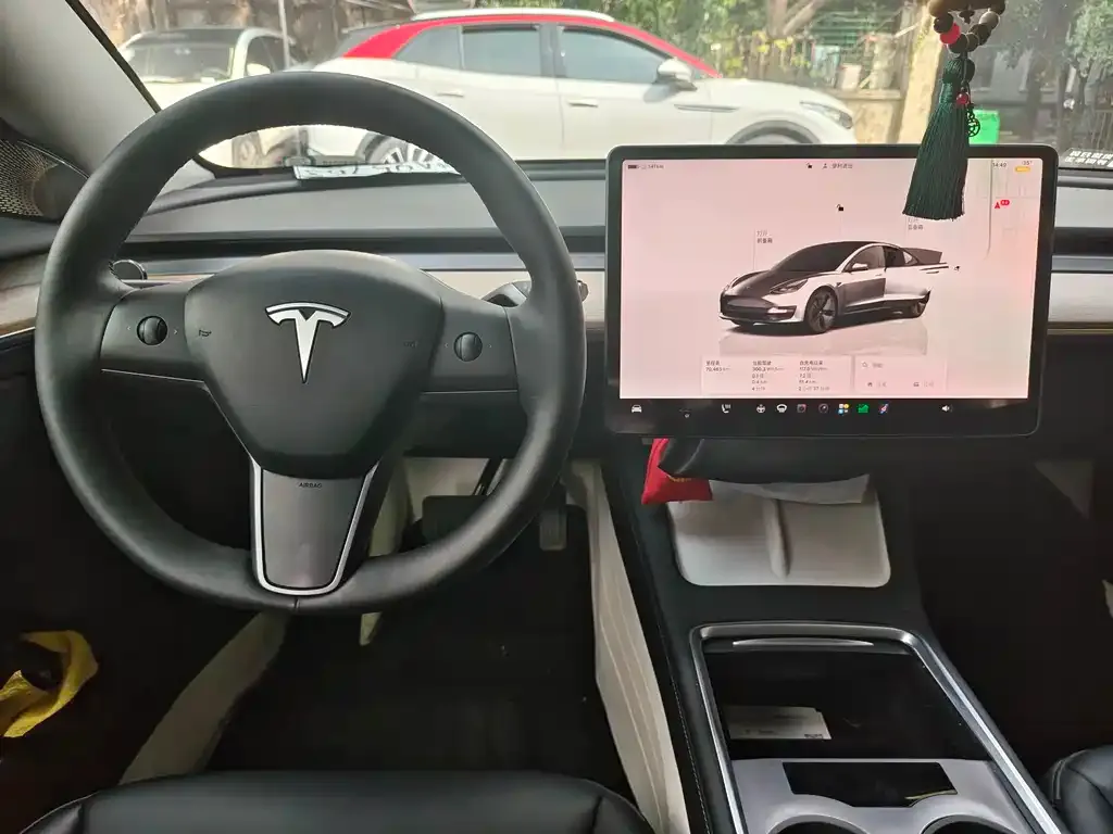 Tesla Model 3 — фото 6