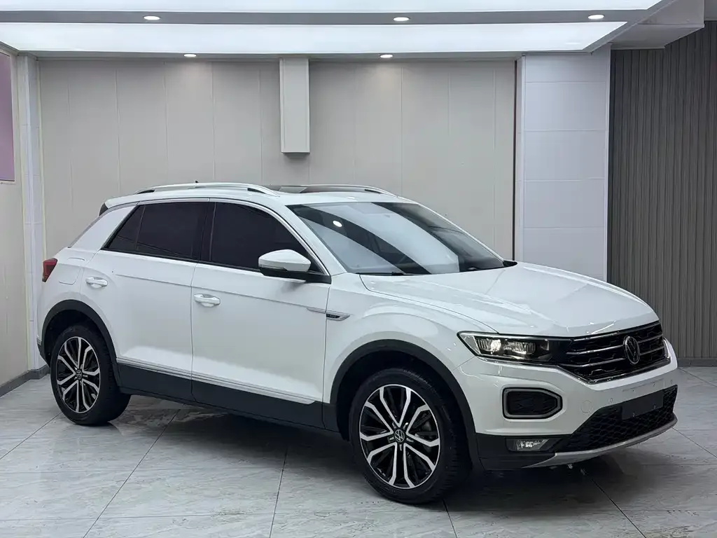 Volkswagen T-Roc — фото 9