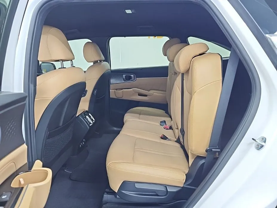 Kia Sorento — фото 8