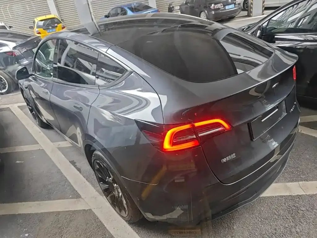 Tesla Model Y — фото 4