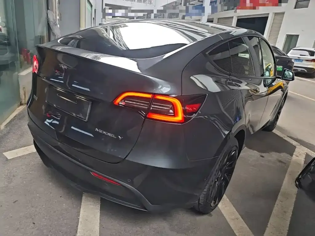 Tesla Model Y — фото 5