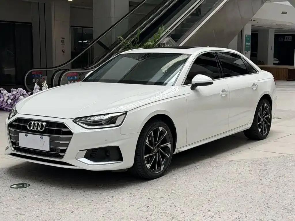 Audi A4L — фото 1