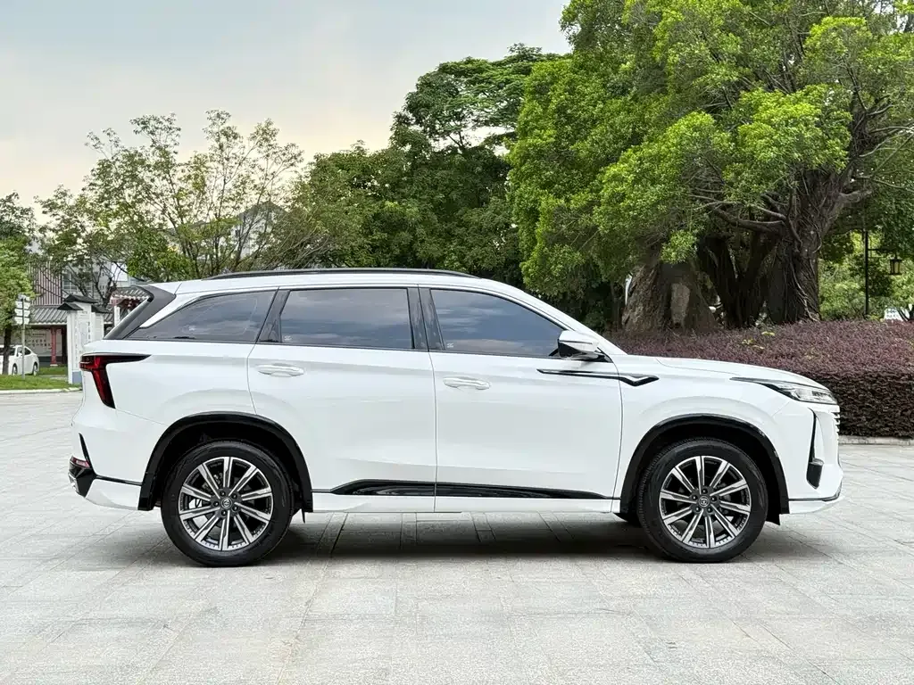 Changan CS75 PLUS — фото 8