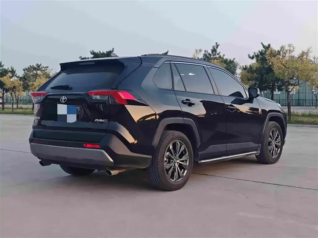 Toyota RAV4 — фото 2