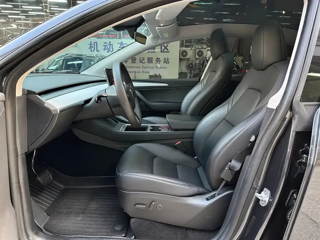 Tesla Model Y — фото 6
