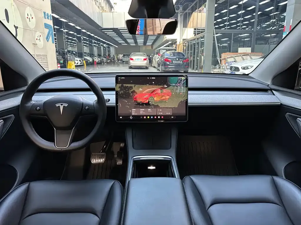 Tesla Model Y — фото 10