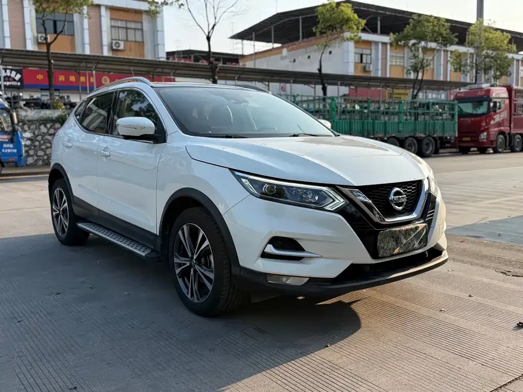 Nissan Qashqai — фото 1