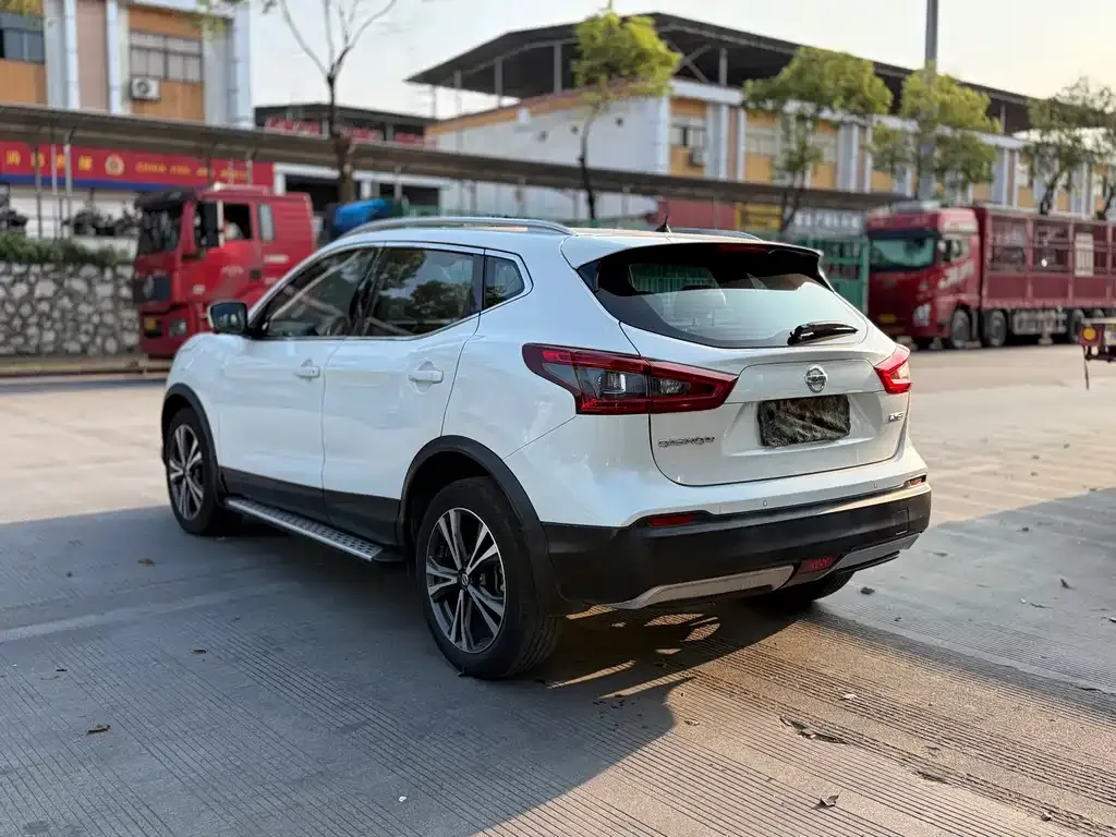 Nissan Qashqai — фото 7