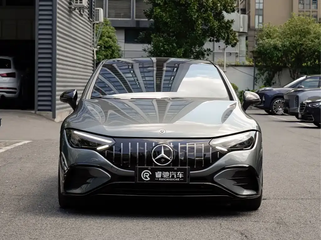 Mercedes-Benz EQE AMG — фото 2