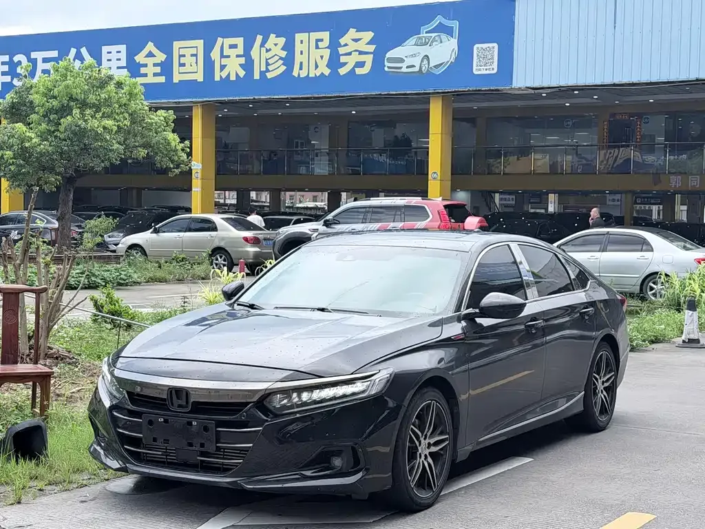 Honda Accord — фото 1