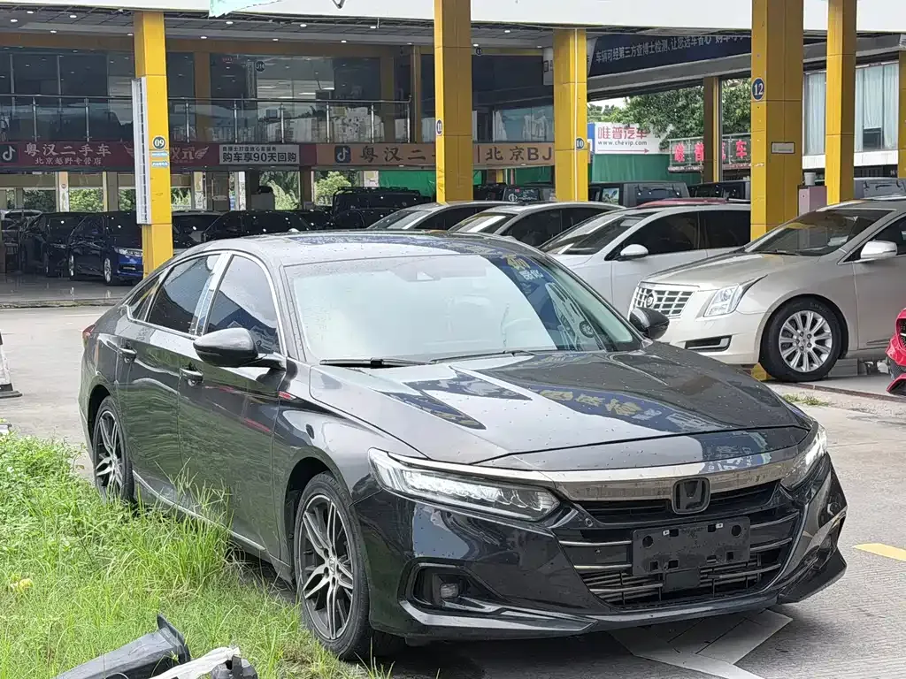 Honda Accord — фото 10