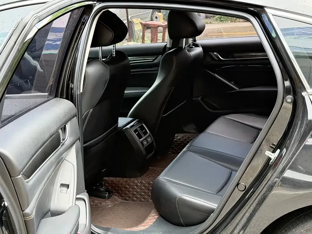 Honda Accord — фото 4