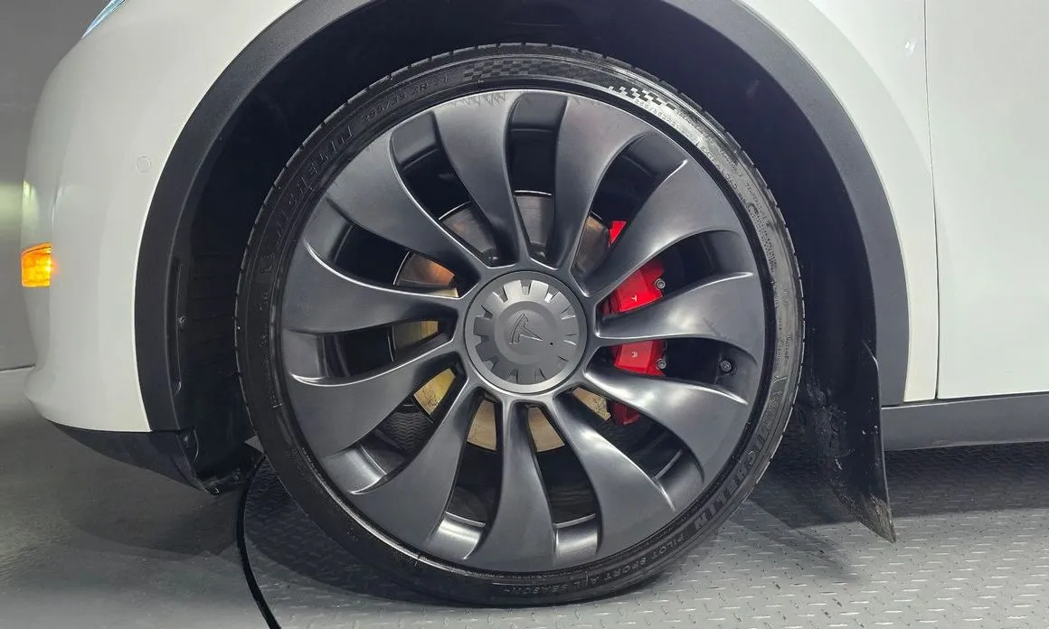 Tesla Model Y — фото 9