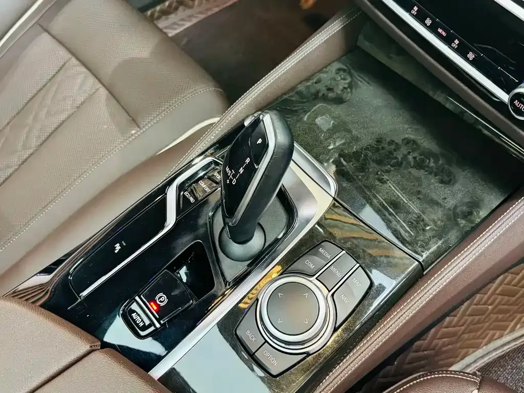 BMW 5 Series — фото 4