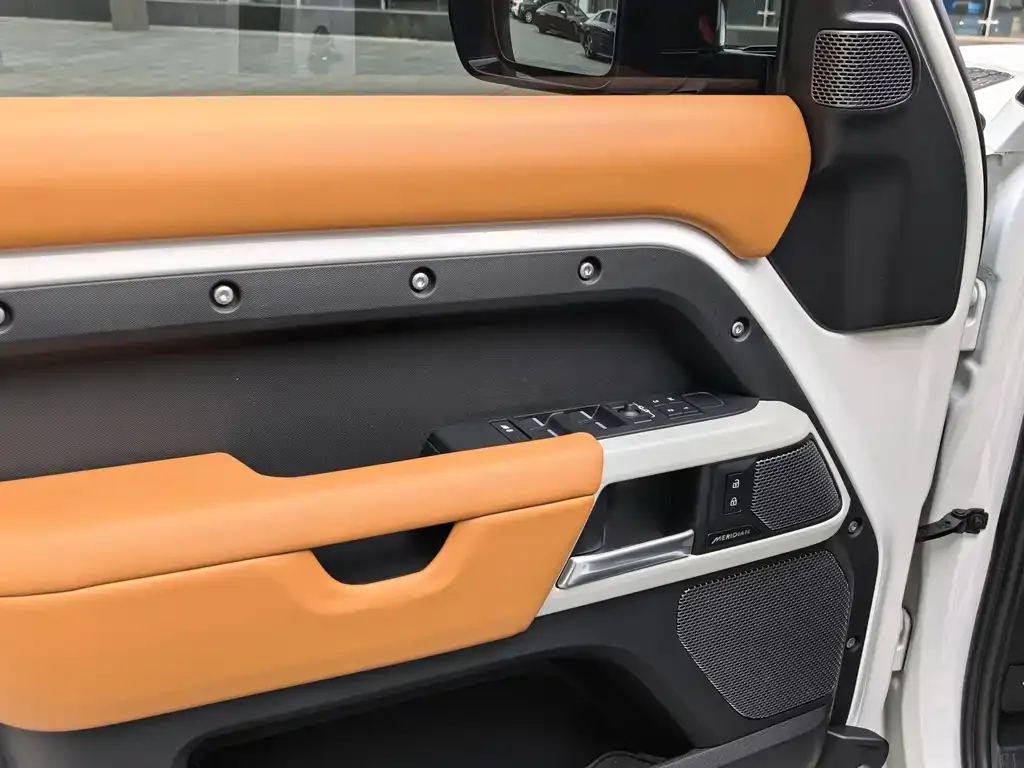 Land Rover Defender — фото 6