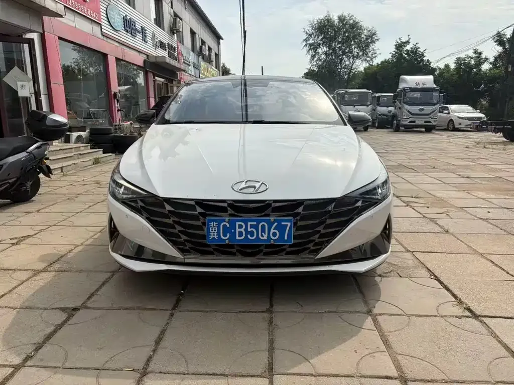 Hyundai Elantra — фото 7