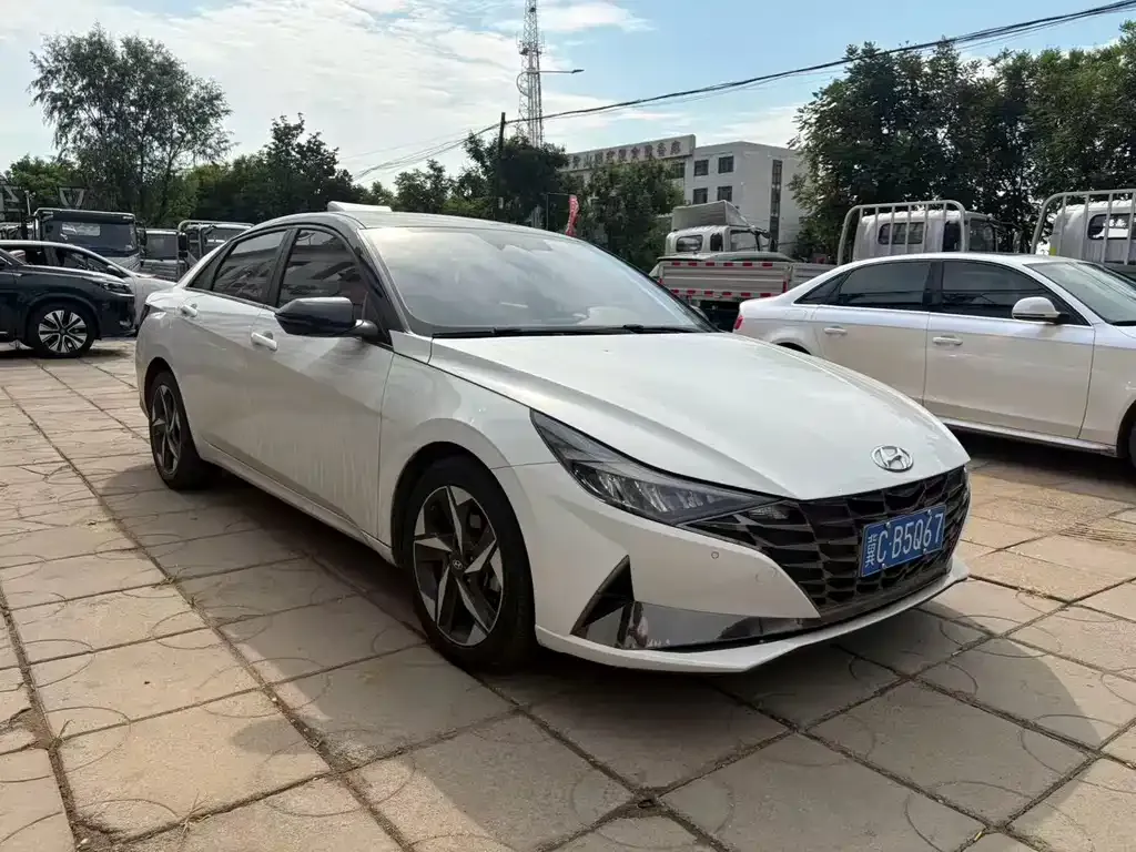 Hyundai Elantra — фото 2