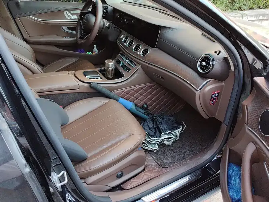 Mercedes-Benz E-Class — фото 2