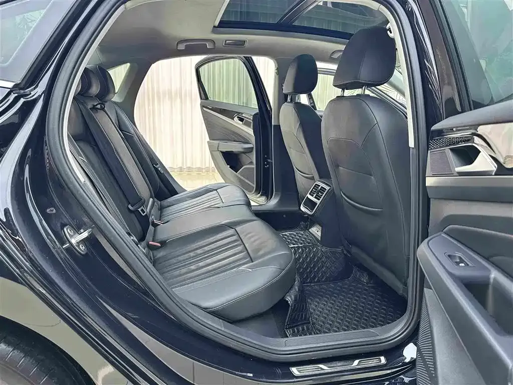Volkswagen Passat — фото 4