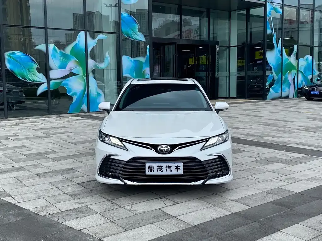 Toyota Camry — фото 8
