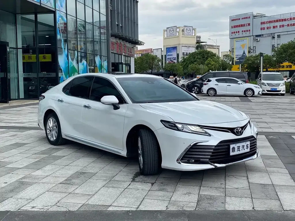 Toyota Camry — фото 9
