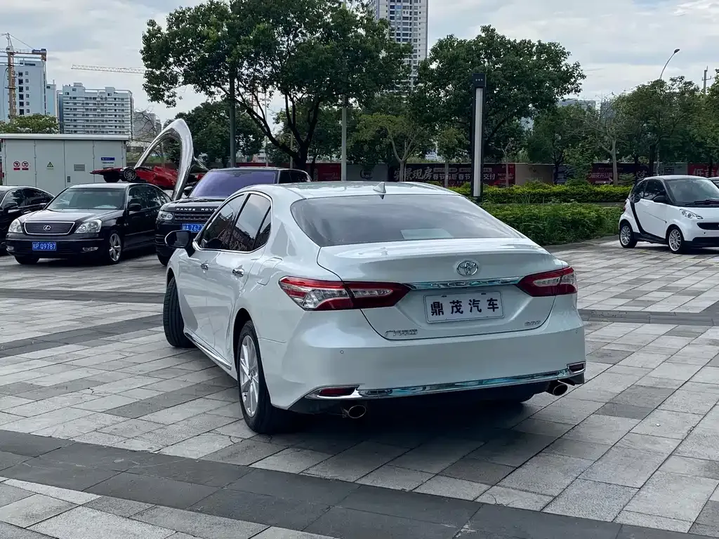 Toyota Camry — фото 10