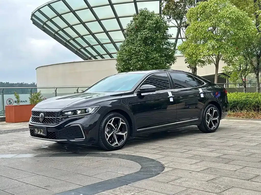 Volkswagen Passat — фото 1