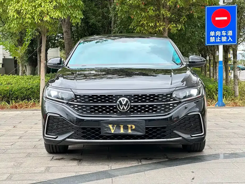 Volkswagen Passat — фото 7