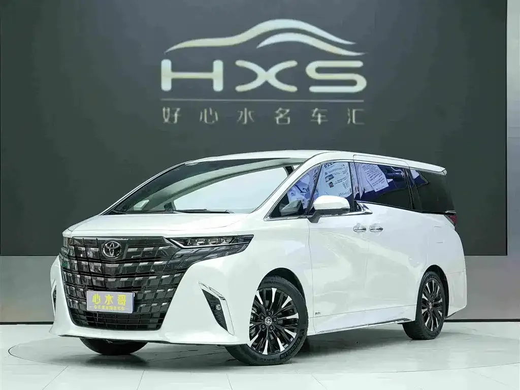 Toyota Alphard — фото 1