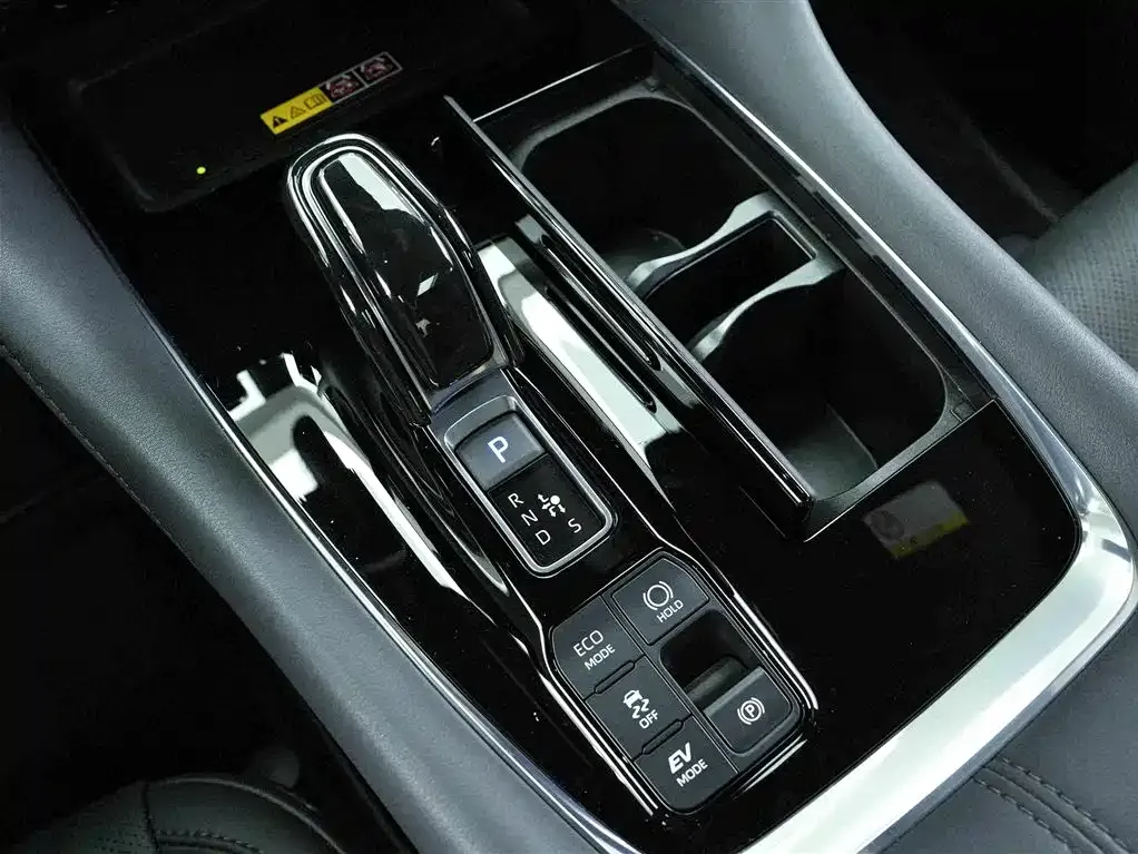 Toyota Alphard — фото 8