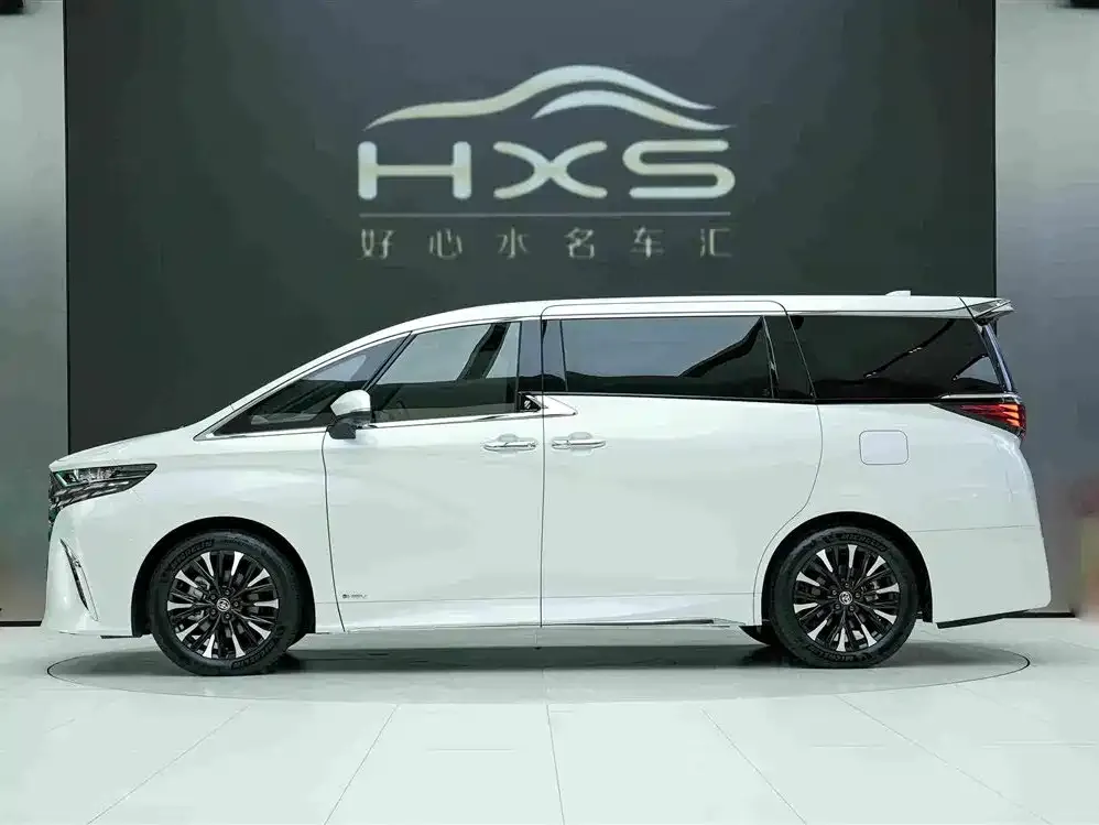 Toyota Alphard — фото 4
