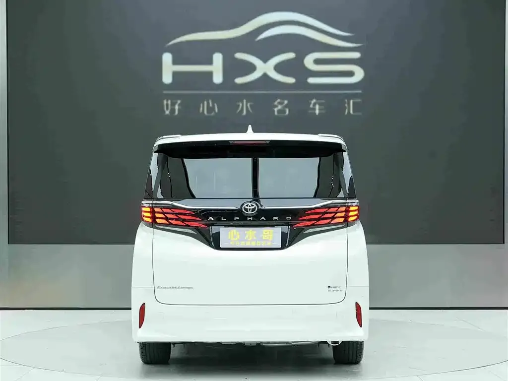 Toyota Alphard — фото 2