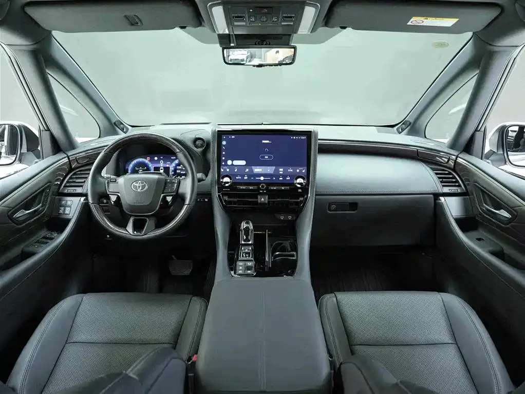 Toyota Alphard — фото 10