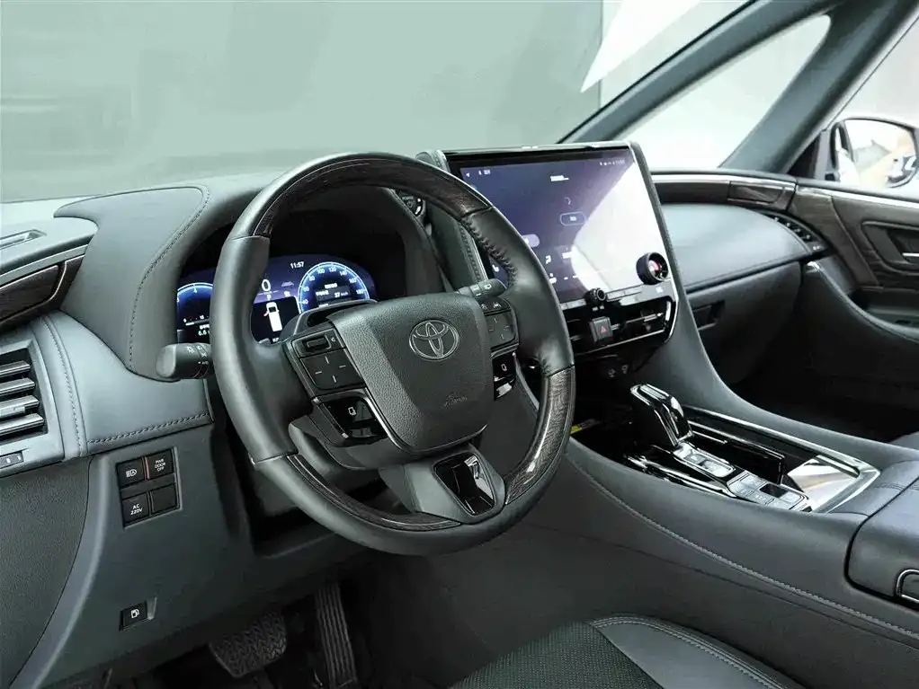 Toyota Alphard — фото 7