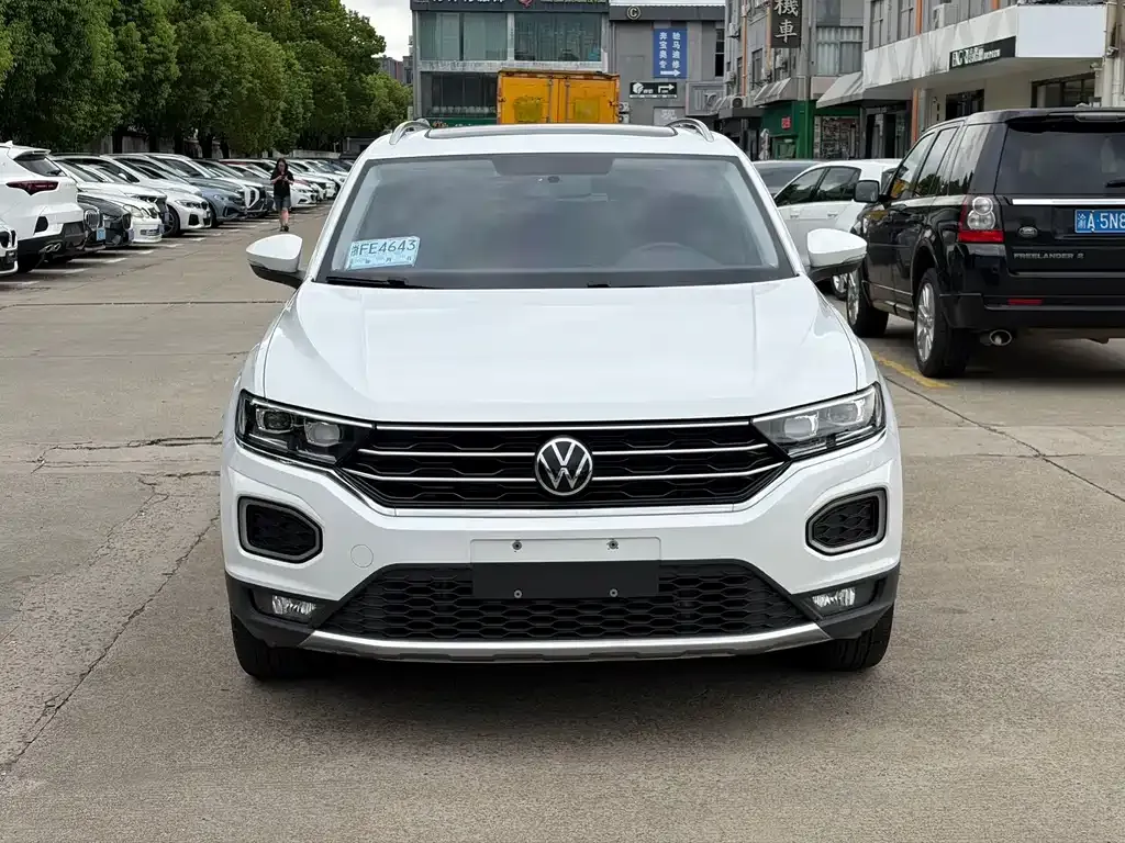 Volkswagen T-Roc — фото 10