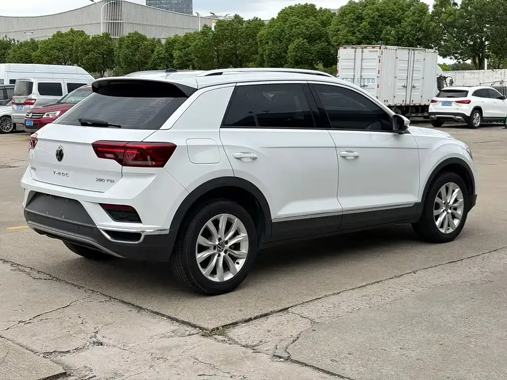Volkswagen T-Roc — фото 9