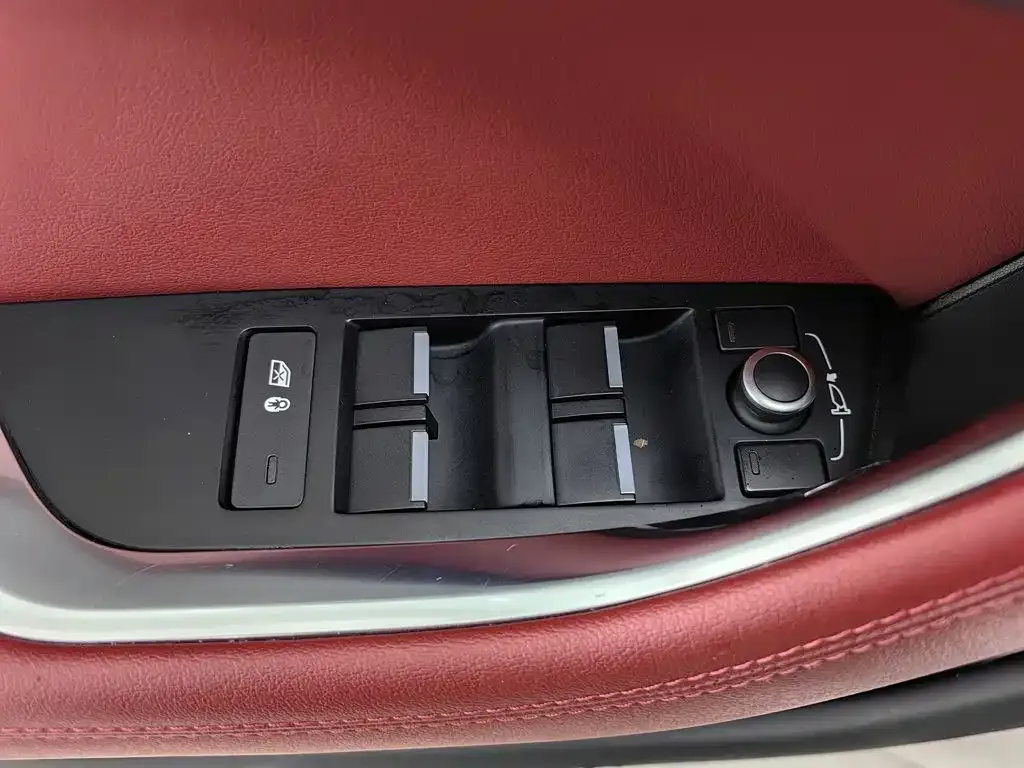 Jaguar XEL — фото 10
