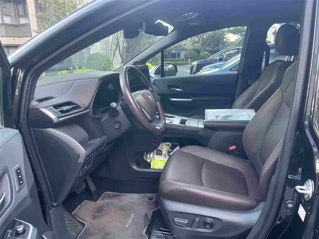 Toyota Sienna — фото 2