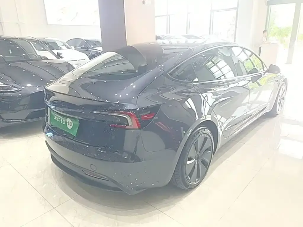 Tesla Model 3 — фото 5