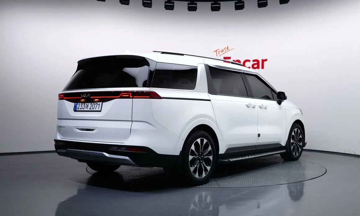 Kia Carnival — фото 4