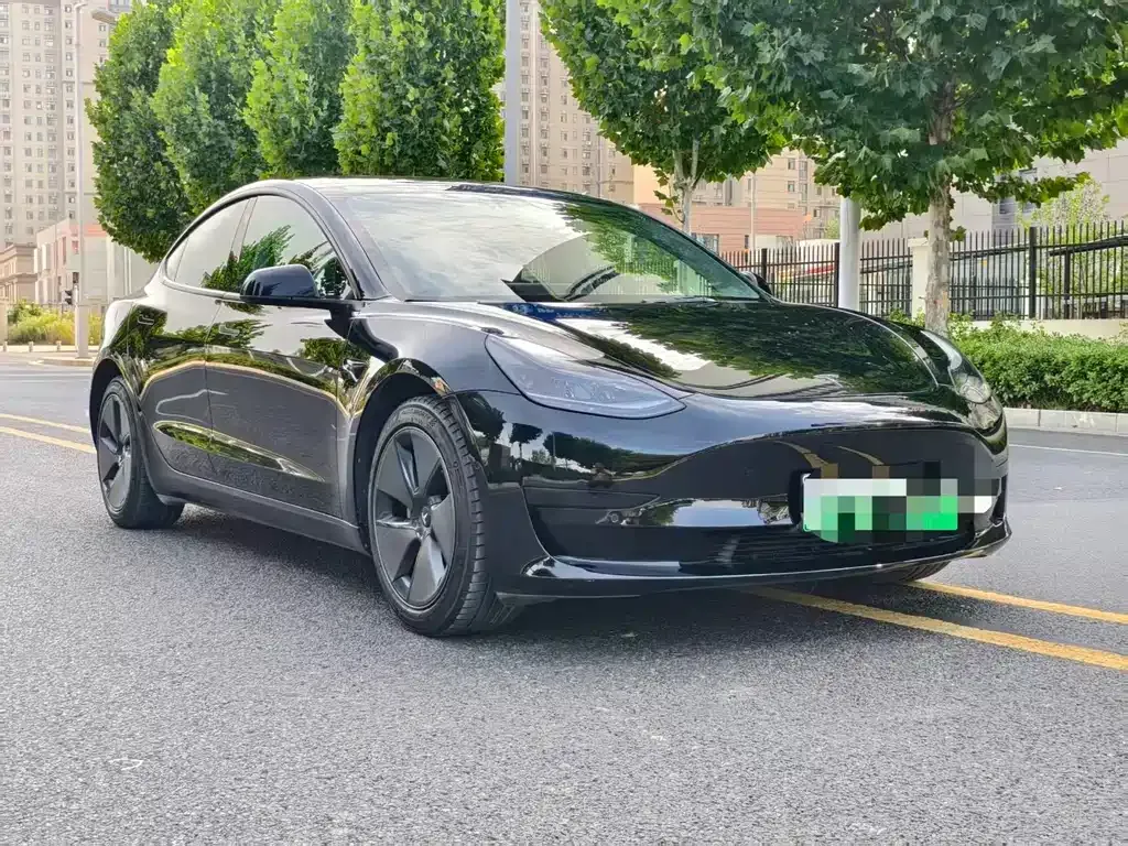 Tesla Model 3 — фото 1