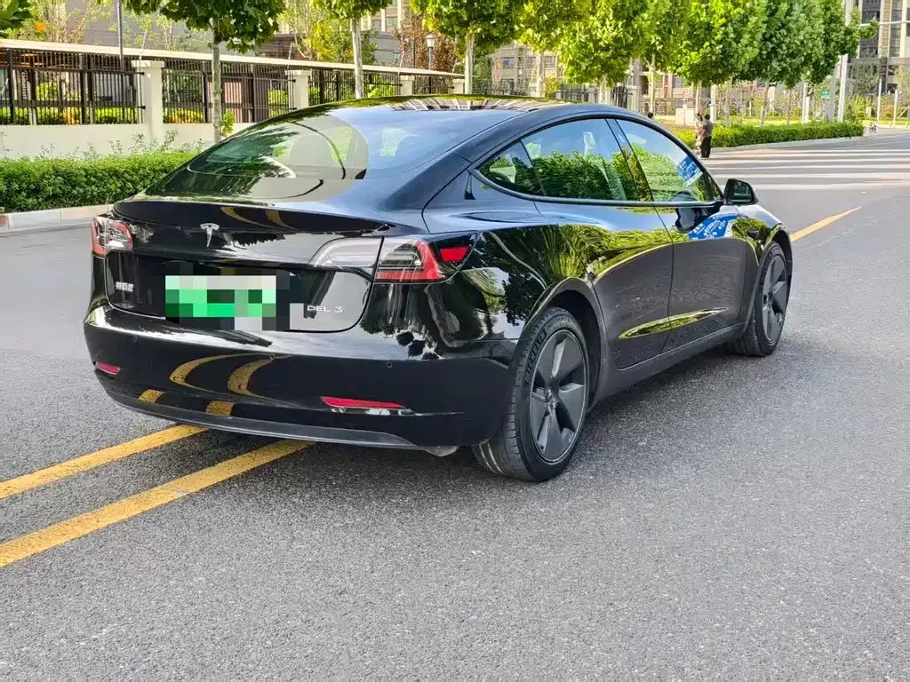 Tesla Model 3 — фото 8