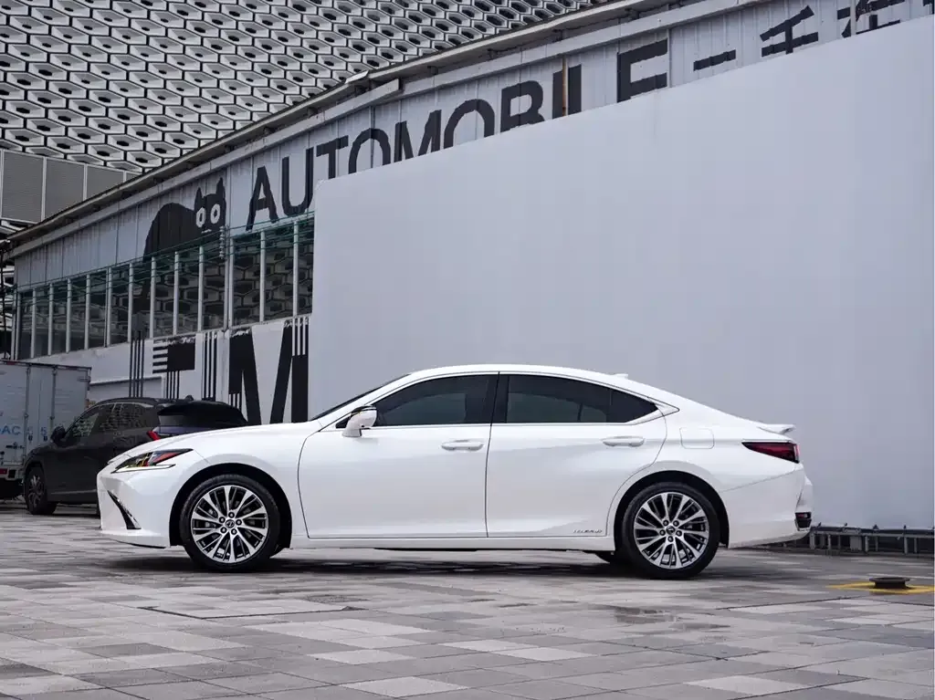 Lexus ES — фото 3
