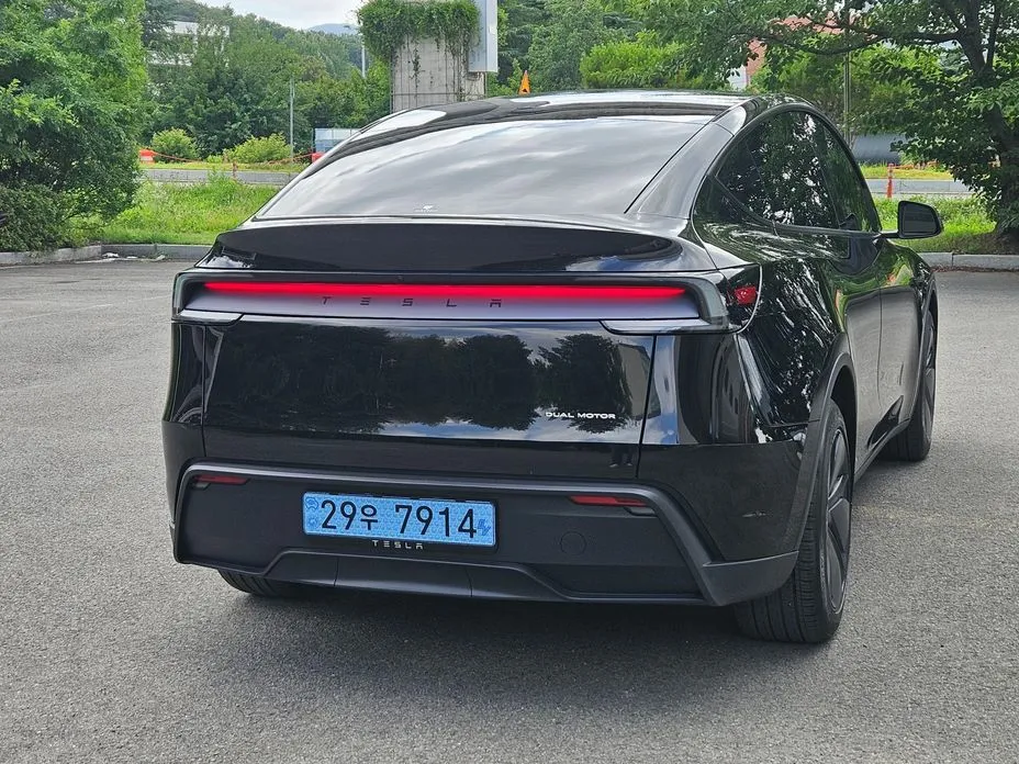 Tesla Model Y — фото 10