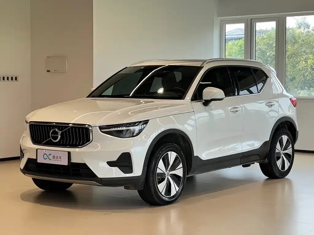 Volvo XC40 — фото 1