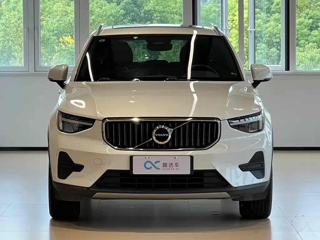 Volvo XC40 — фото 10