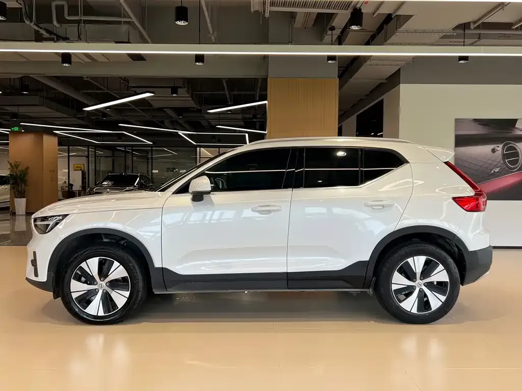 Volvo XC40 — фото 2