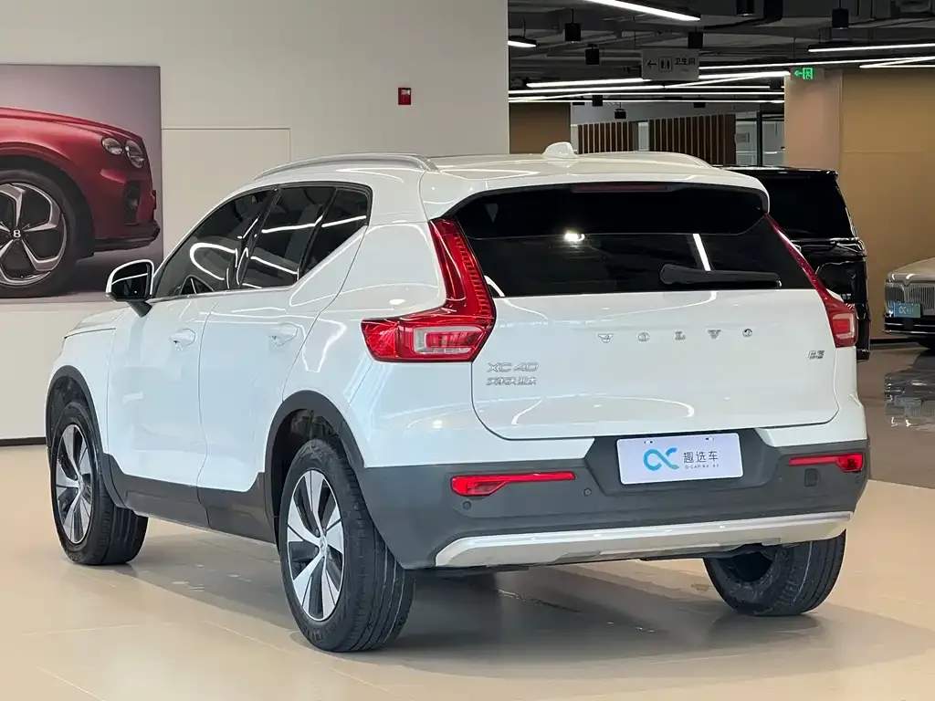Volvo XC40 — фото 4